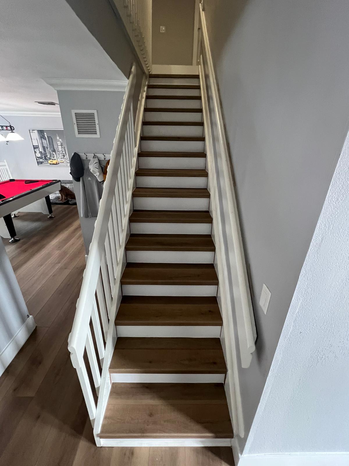 WHITE RAISER (stairs)