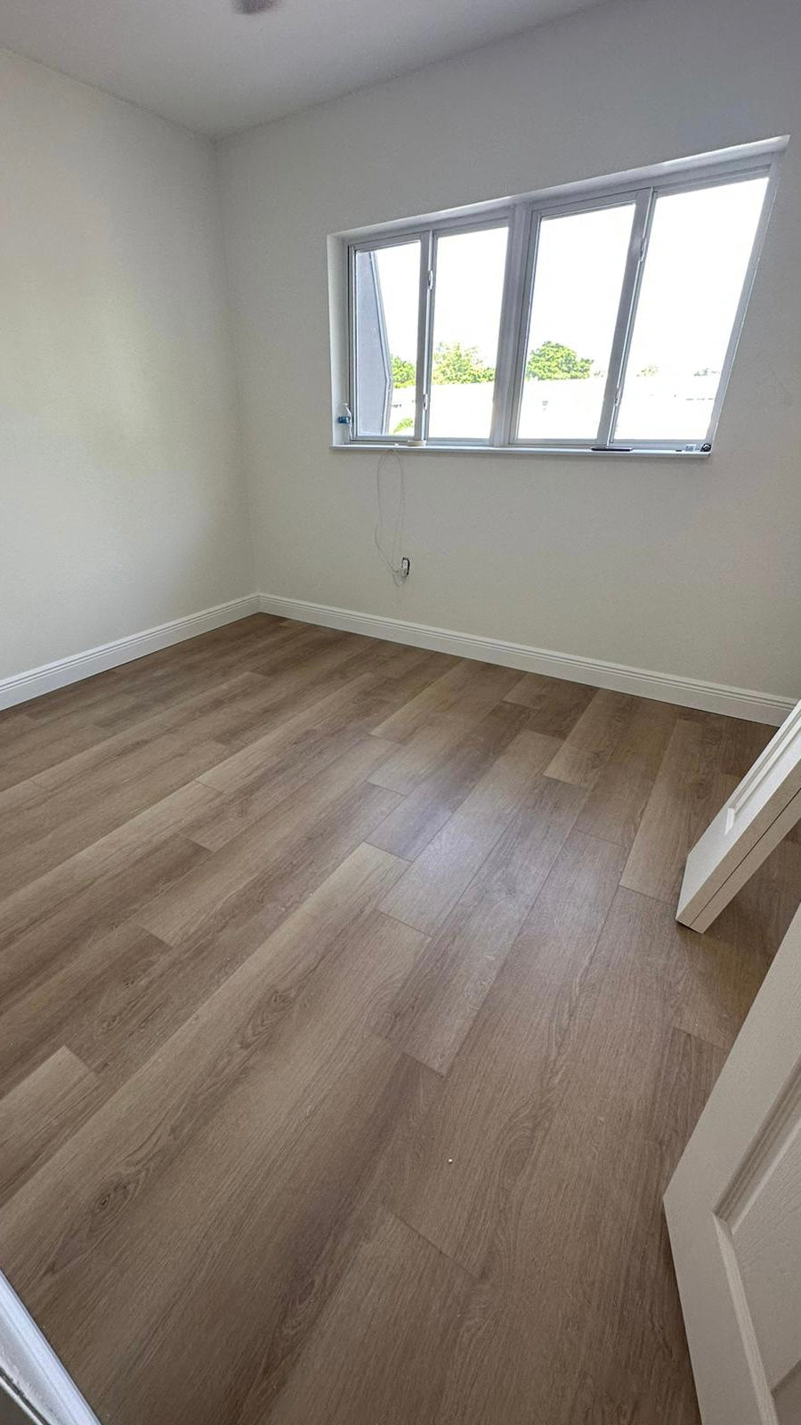 EDGEWATER Luxury Vinyl Floor