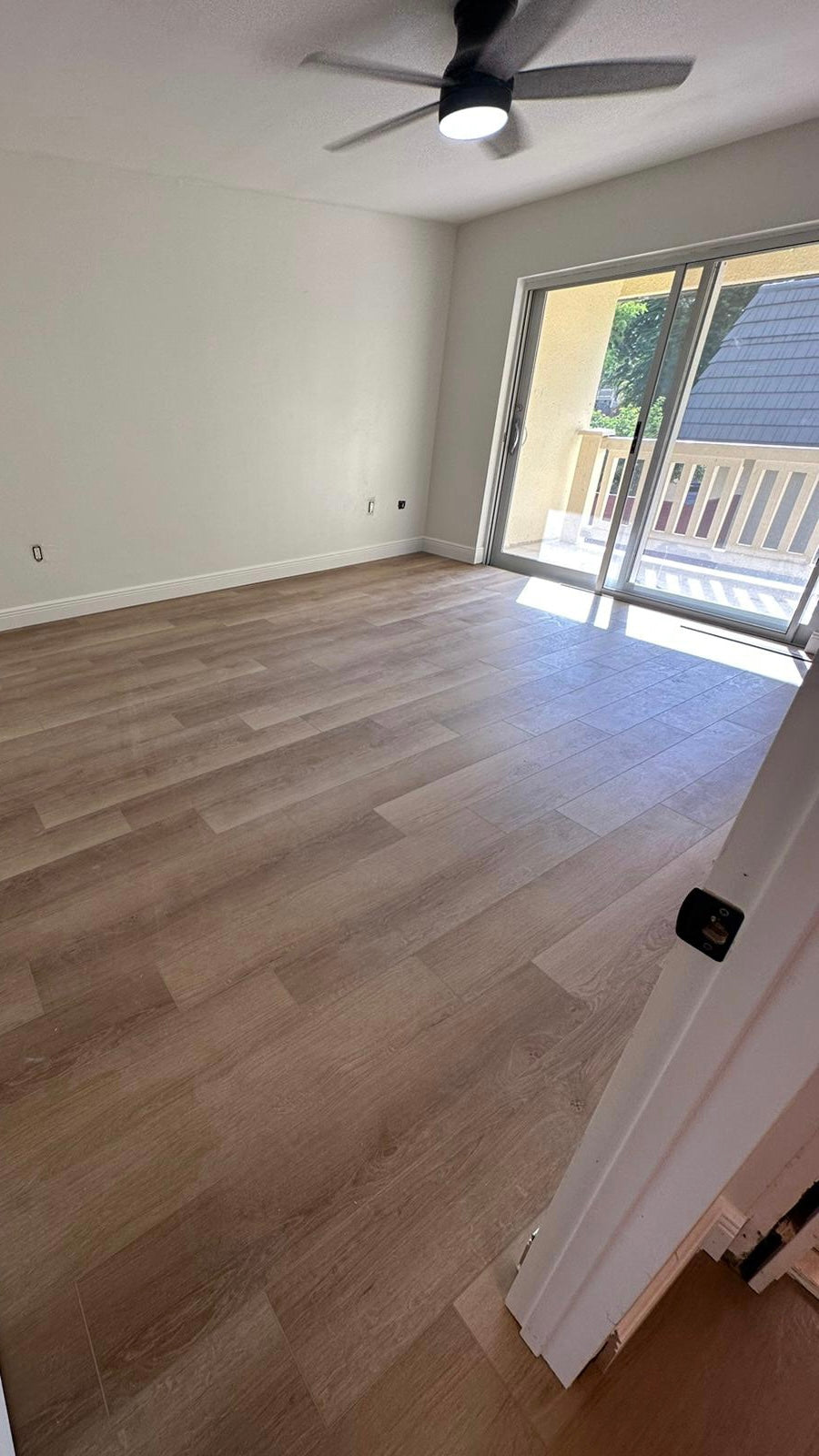 EDGEWATER Luxury Vinyl Floor